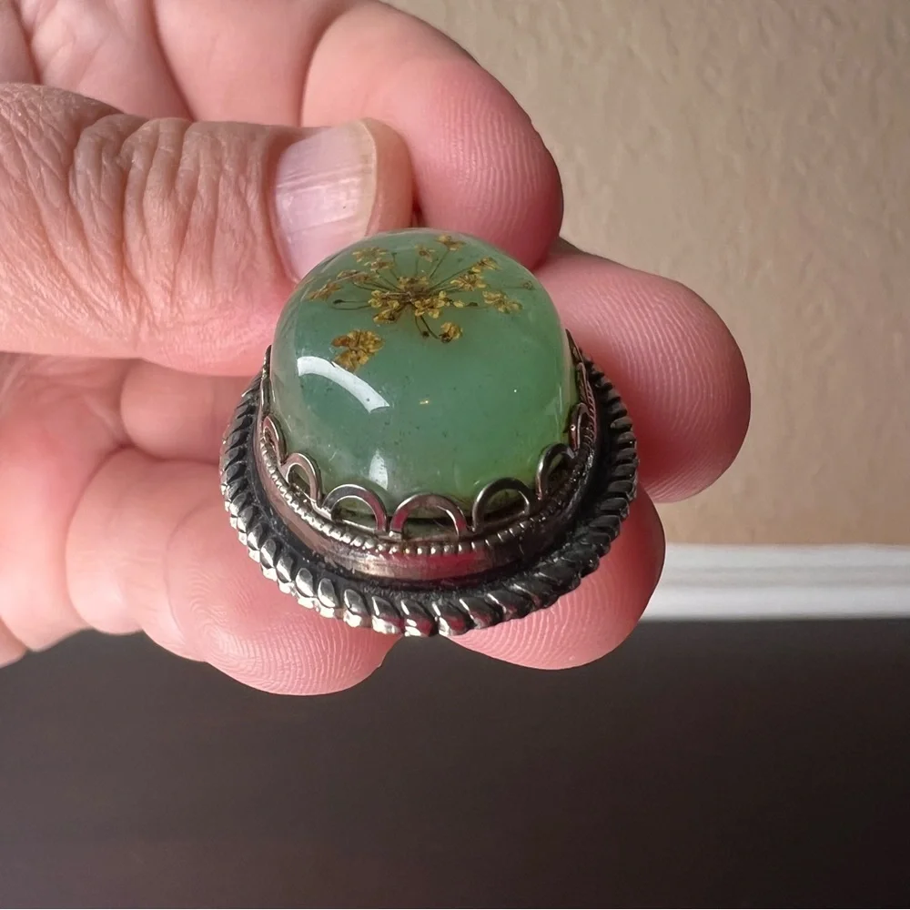 Vintage 1970’s Green Resin Cabochon w Real Flower Inside Pendant, Flora Fauna